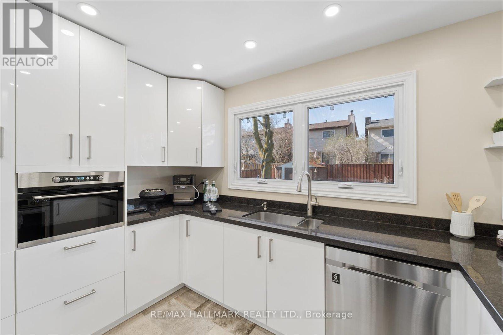 1156 Gloucester Square, Pickering, Ontario  L1V 3P6 - Photo 13 - E13038534