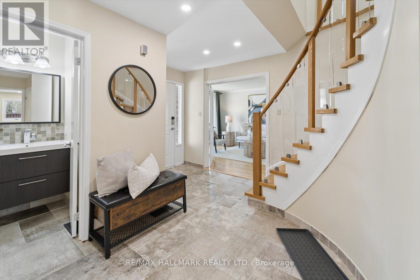 1156 Gloucester Square, Pickering, Ontario  L1V 3P6 - Photo 4 - E13038534