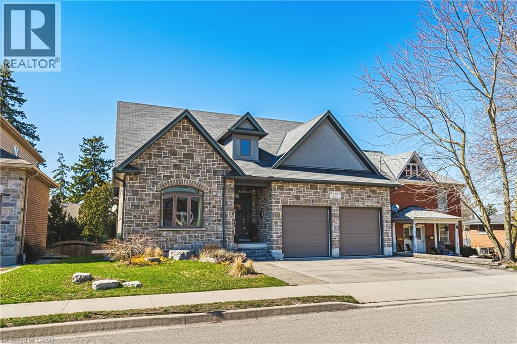 219 Walker Street, Cambridge, Ontario  N3C 2C4 - Photo 2 - 40819155