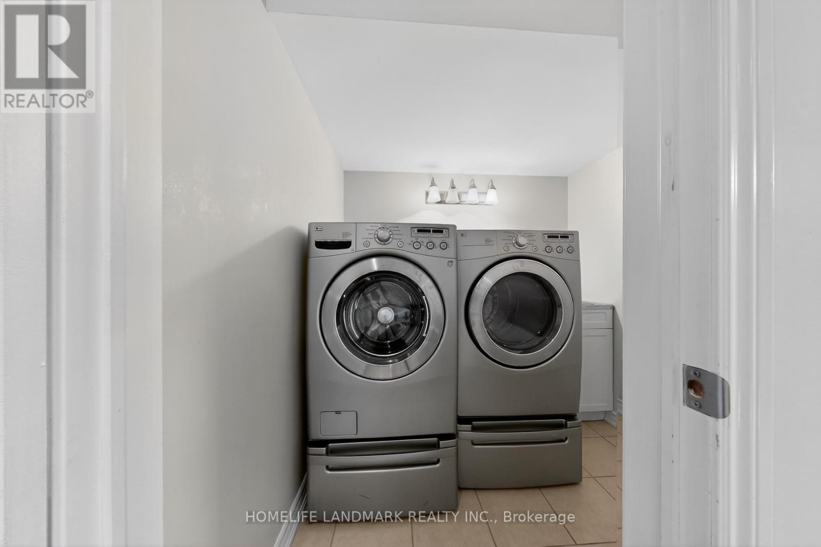 552 Morning Dove Drive, Oakville, Ontario  L6H 7L3 - Photo 24 - W13038554