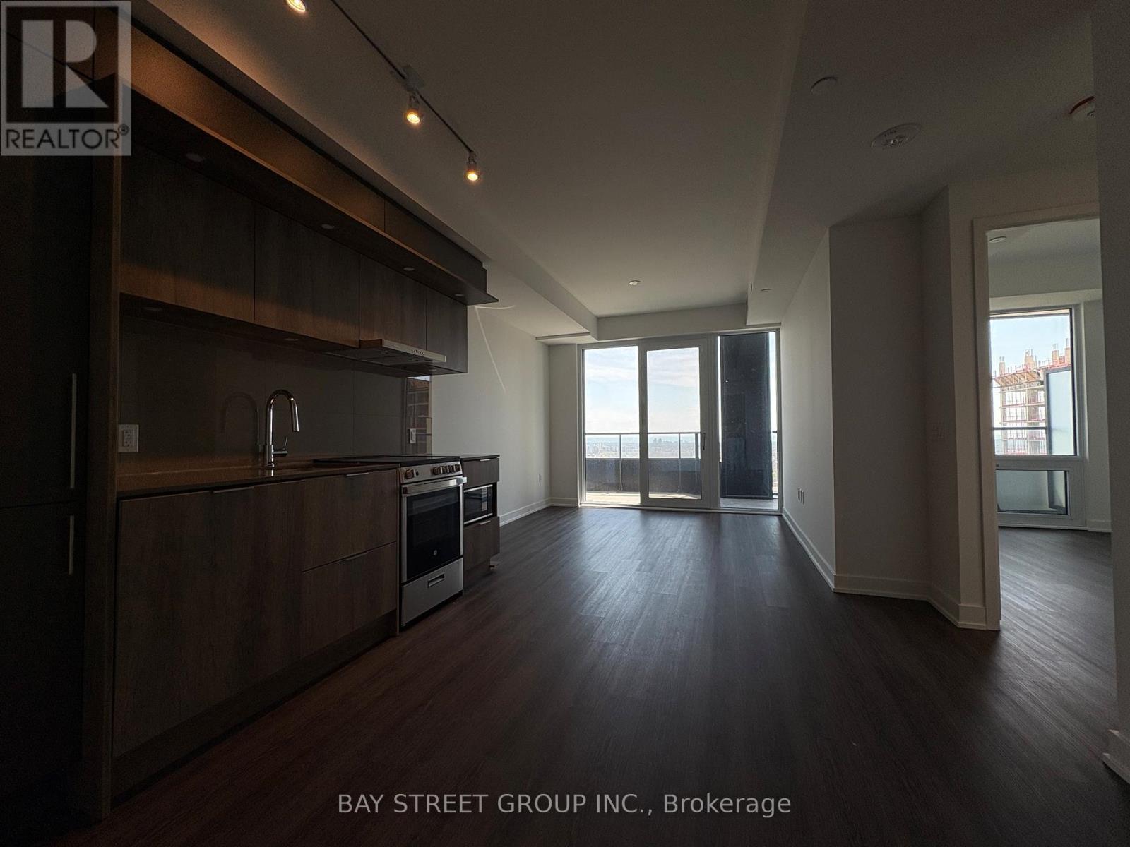 1610 - 448 Burnhamthorpe Road W, Mississauga, Ontario  L5B 0R4 - Photo 3 - W13038558