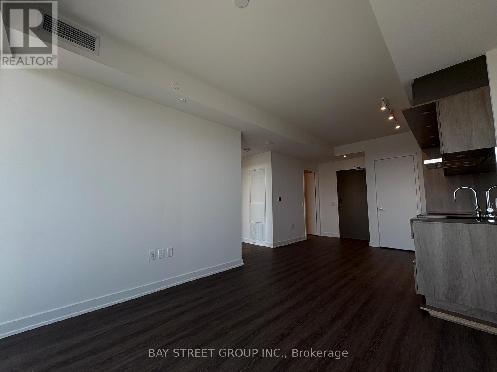 1610 - 448 Burnhamthorpe Road W, Mississauga, Ontario  L5B 0R4 - Photo 4 - W13038558