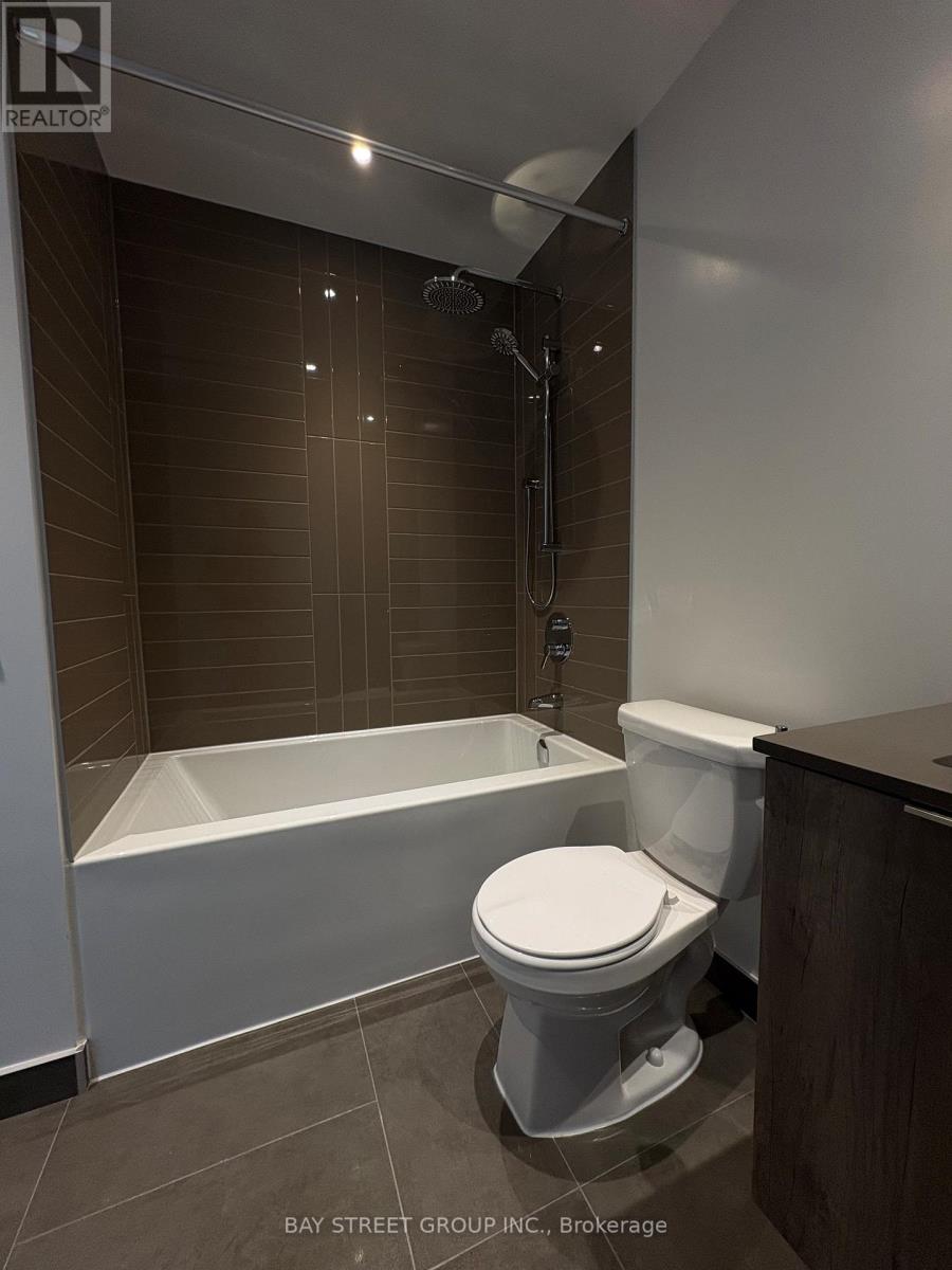 1610 - 448 Burnhamthorpe Road W, Mississauga, Ontario  L5B 0R4 - Photo 7 - W13038558