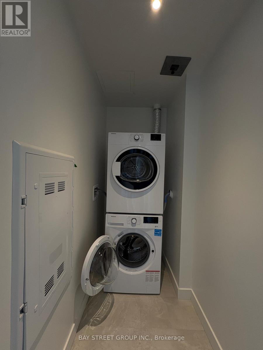 1610 - 448 Burnhamthorpe Road W, Mississauga, Ontario  L5B 0R4 - Photo 8 - W13038558