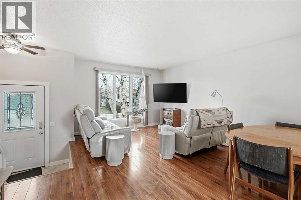 20 Dovely Way SE, Calgary, Alberta  T2B 2K8 - Photo 2 - A2304116