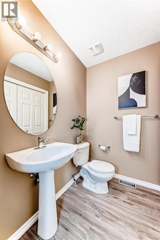 47 Royal Crest Court NW, Calgary, Alberta  T3G 5W3 - Photo 16 - A2295080