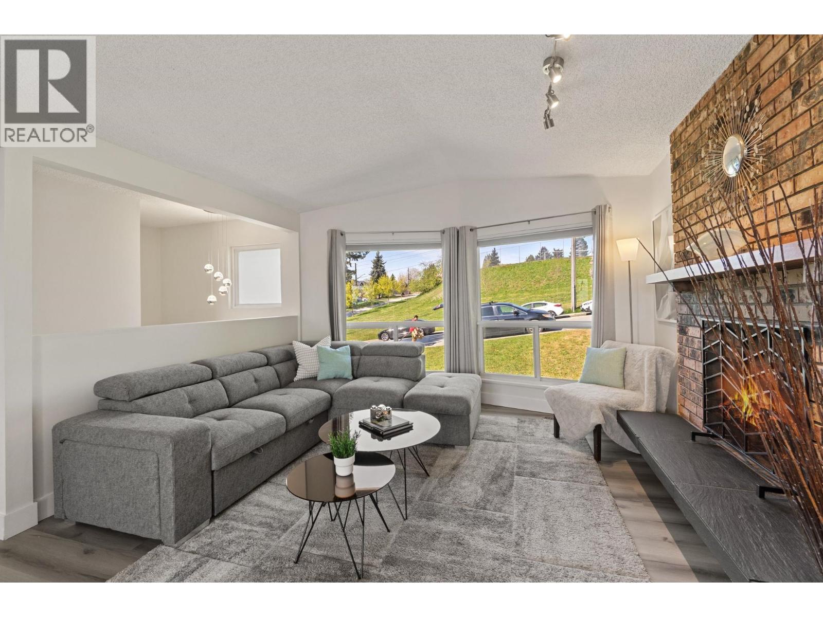 149 Mundy Street, Coquitlam, British Columbia  V3K 6E5 - Photo 3 - R3114411