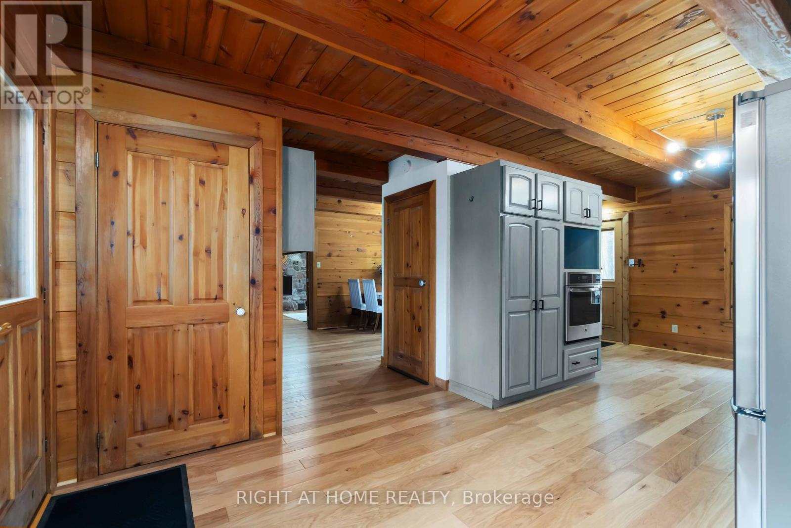 101 Myrtle Lane, Ottawa, Ontario  K0A 3M0 - Photo 12 - X12666050