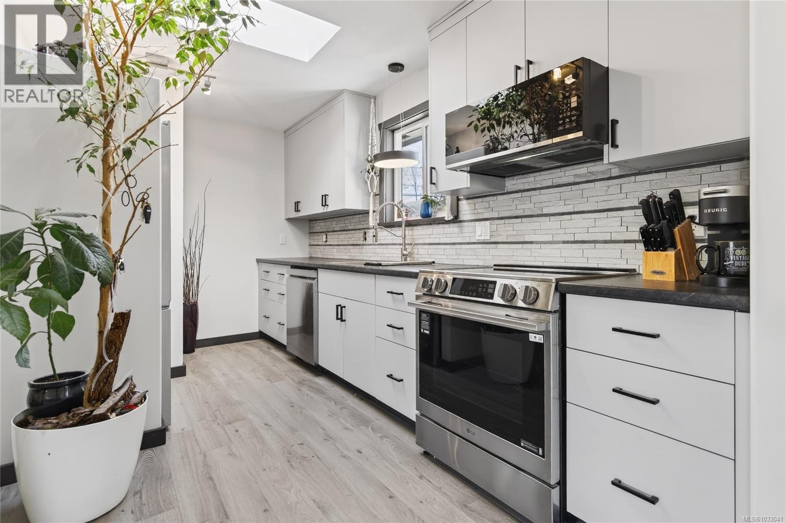 97 Mitchell Rd, Courtenay, British Columbia  V9N 6H1 - Photo 2 - 1033041