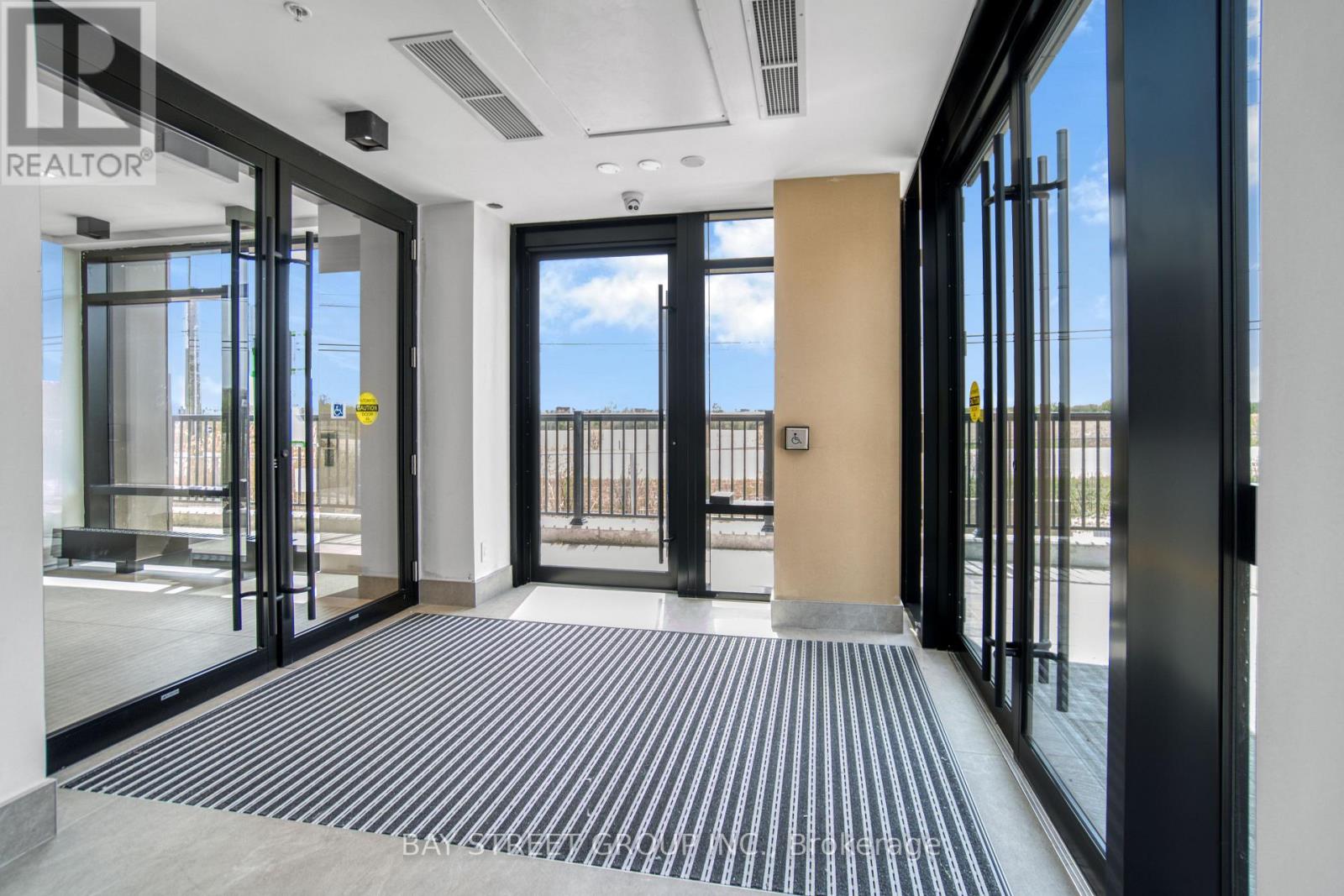 1809 - 335 Wheat Boom Drive, Oakville, Ontario  L6H 7Y1 - Photo 4 - W12838942