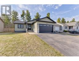 43 DUSTIN DRIVE, Petawawa, Ontario