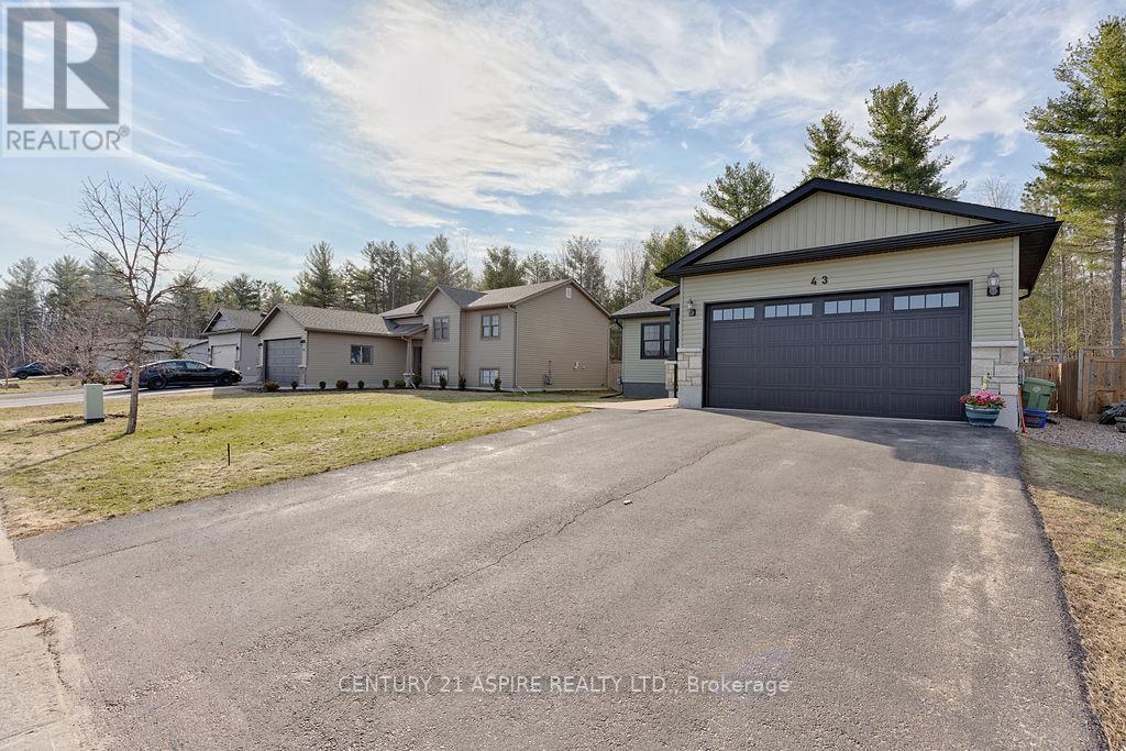 43 Dustin Drive, Petawawa, Ontario  K8H 0G3 - Photo 2 - X13034204