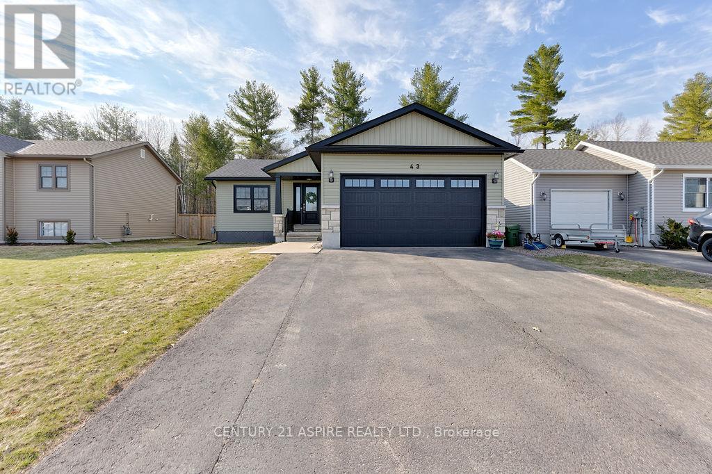 43 Dustin Drive, Petawawa, Ontario  K8H 0G3 - Photo 3 - X13034204