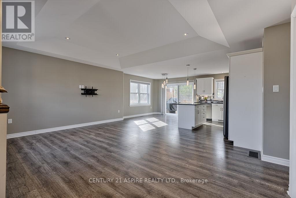 43 Dustin Drive, Petawawa, Ontario  K8H 0G3 - Photo 5 - X13034204