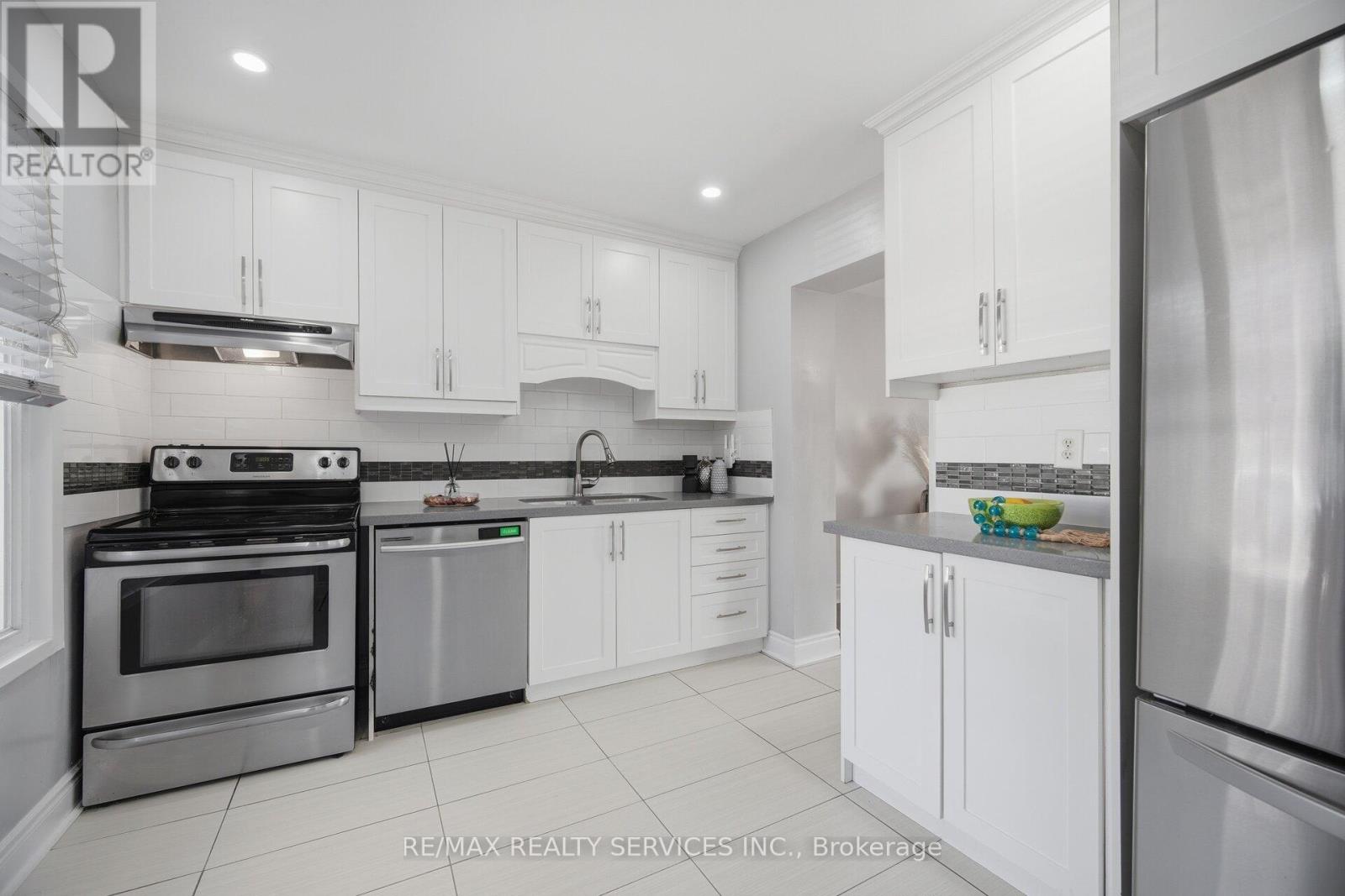 97 Greene Drive, Brampton, Ontario  L6V 2P2 - Photo 13 - W13038566