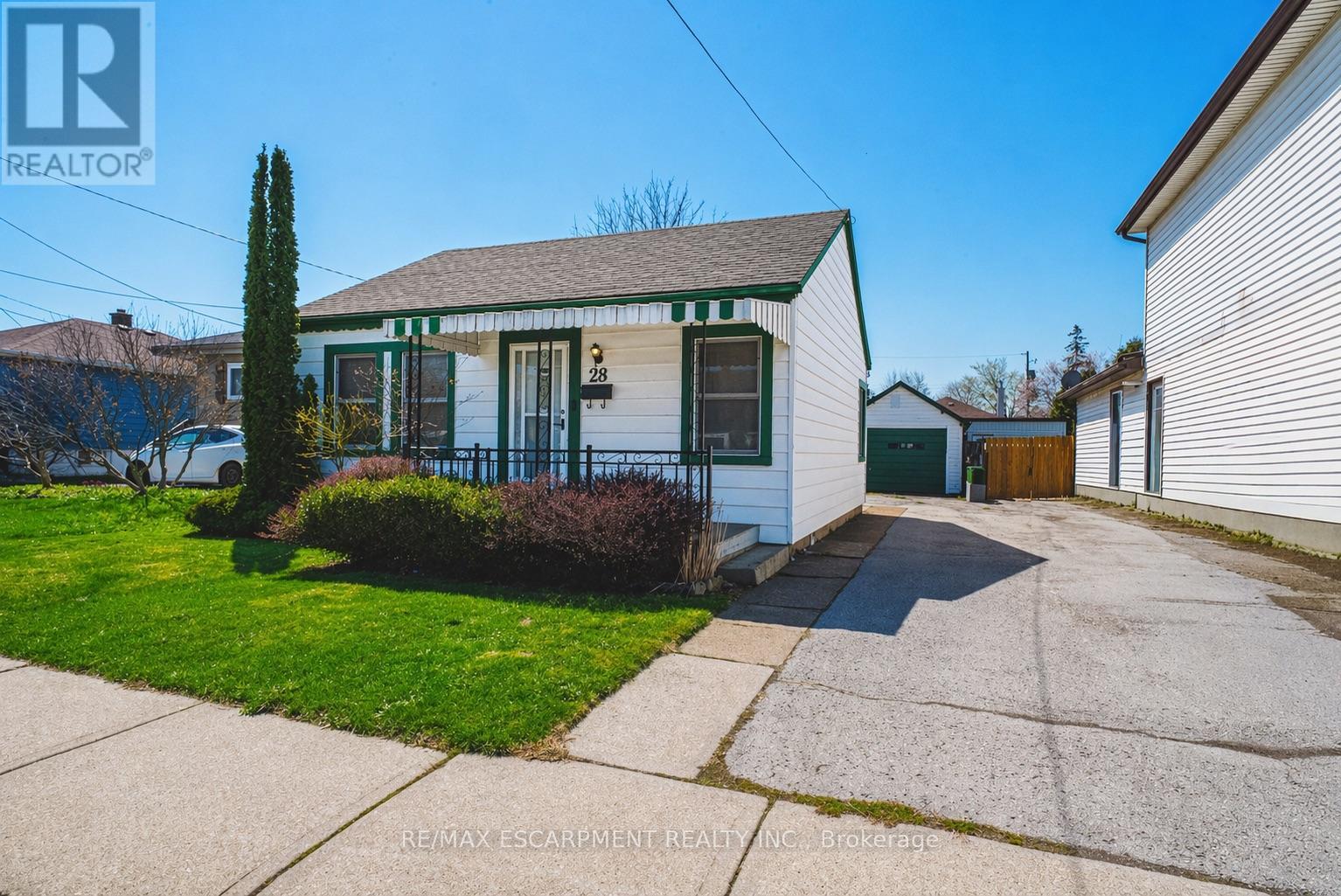 28 MUNN STREET, Hamilton, Ontario