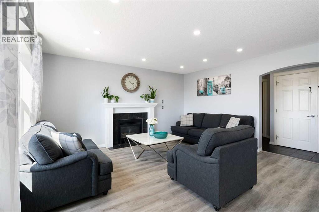 57 Bridlecrest Court SW, Calgary, Alberta  T2Y 5J3 - Photo 5 - A2304644