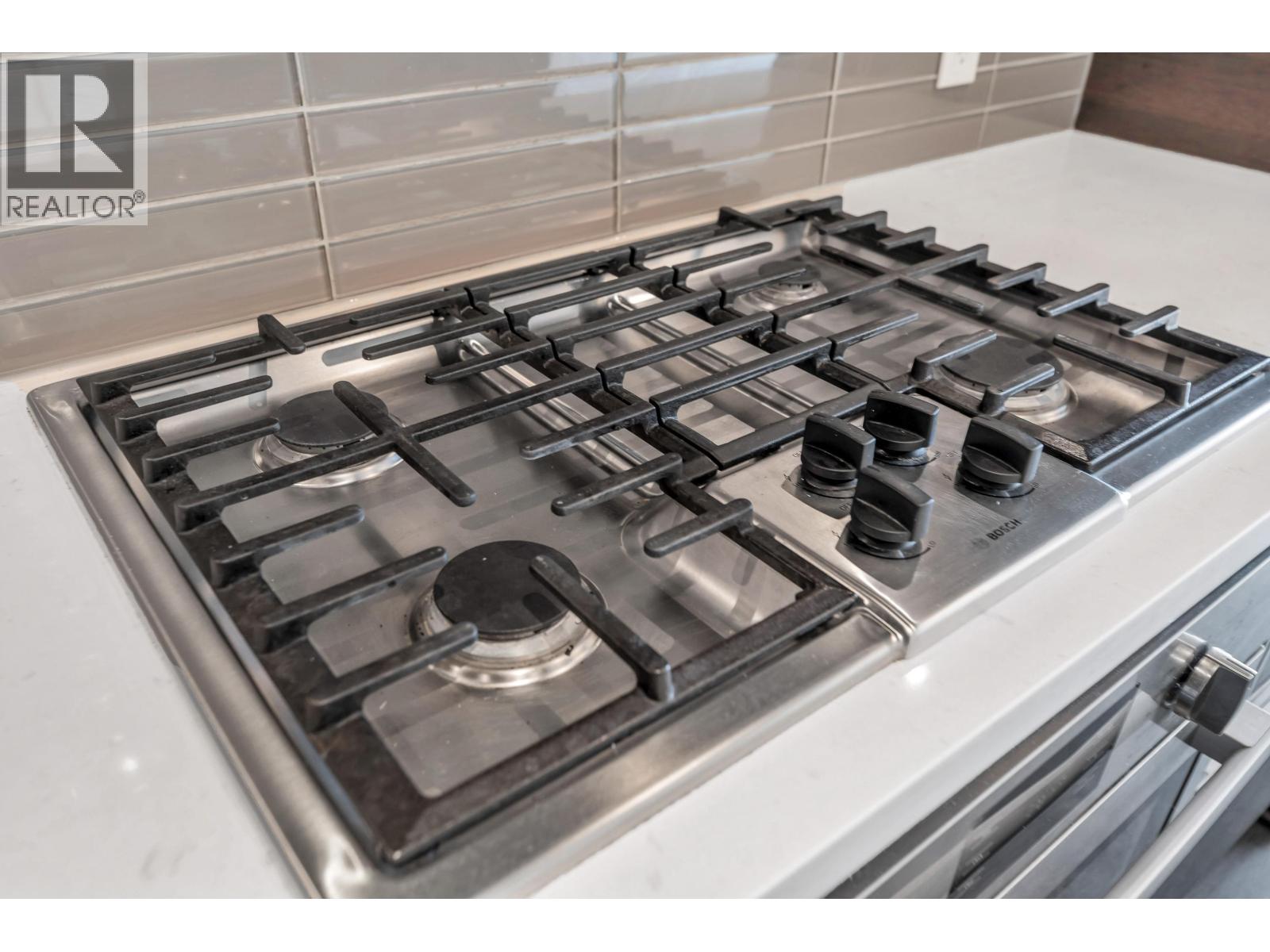 601 1550 Fern Street, North Vancouver, British Columbia  V7J 0A9 - Photo 10 - R3115427