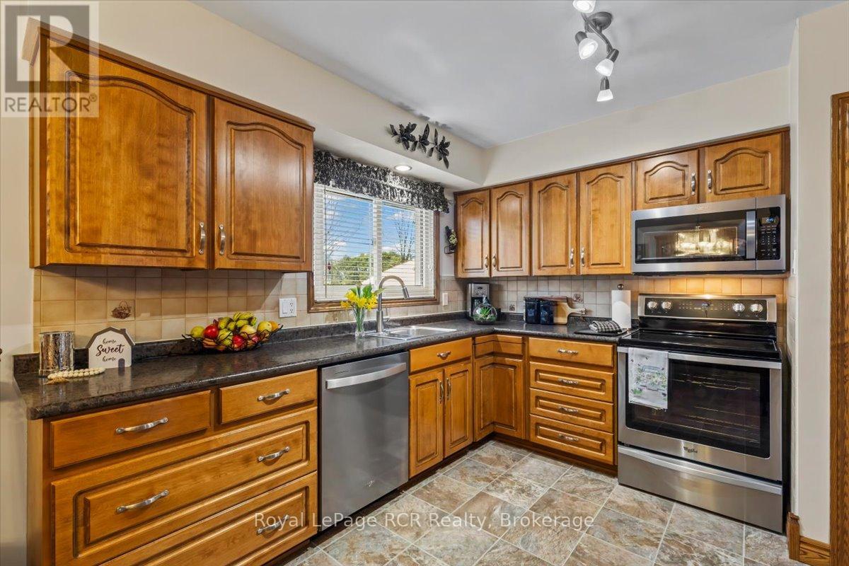 576 17th Avenue, Hanover, Ontario  N4N 3A9 - Photo 12 - X13038696