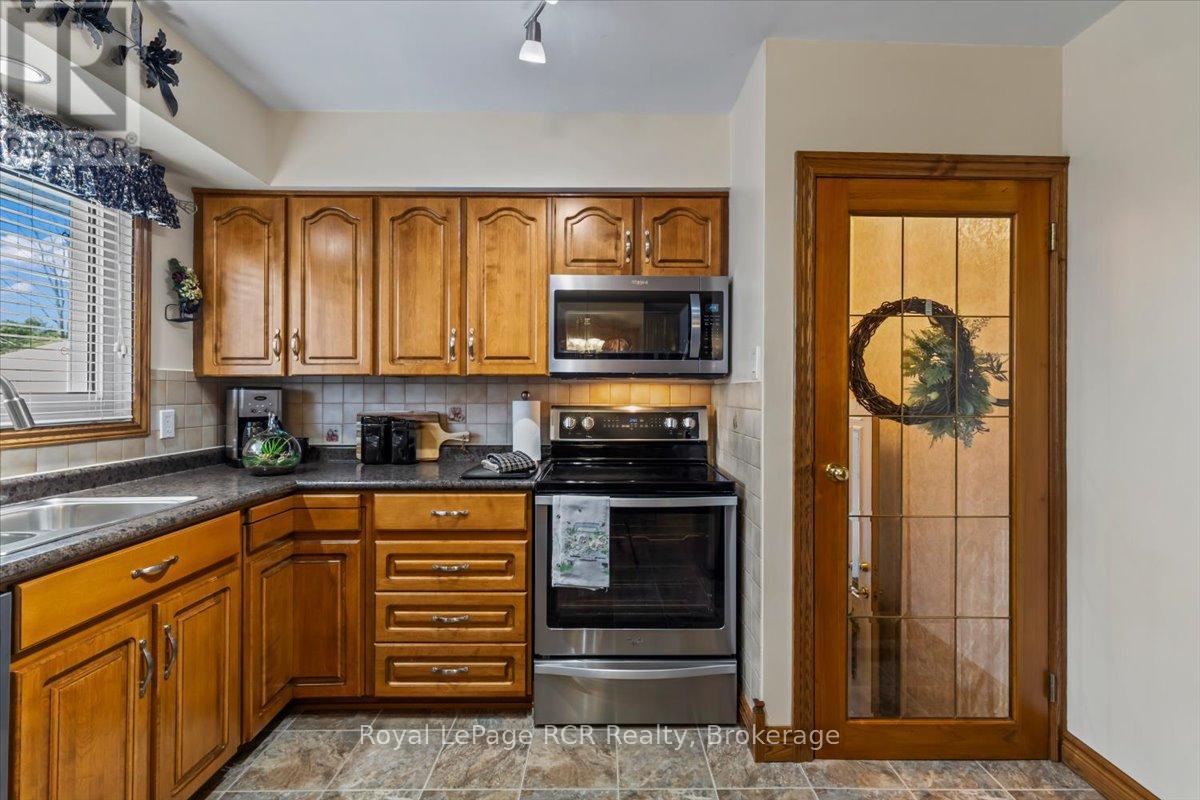 576 17th Avenue, Hanover, Ontario  N4N 3A9 - Photo 13 - X13038696