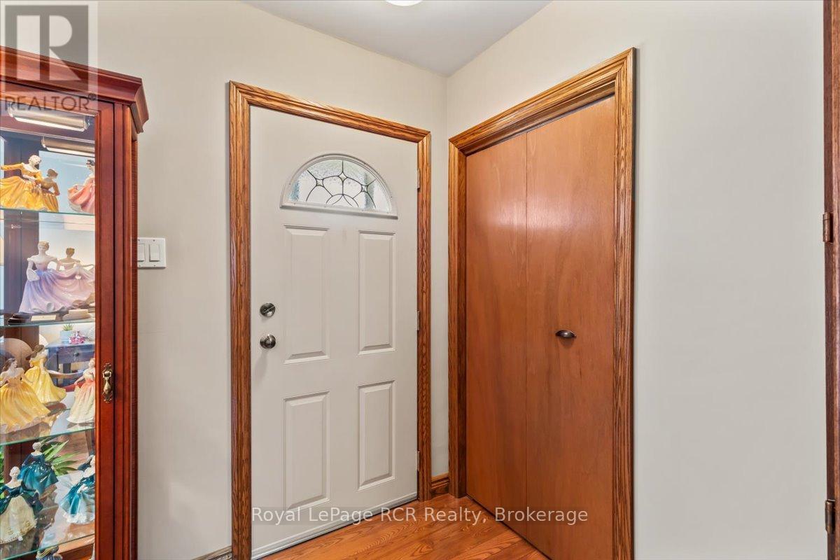 576 17th Avenue, Hanover, Ontario  N4N 3A9 - Photo 5 - X13038696