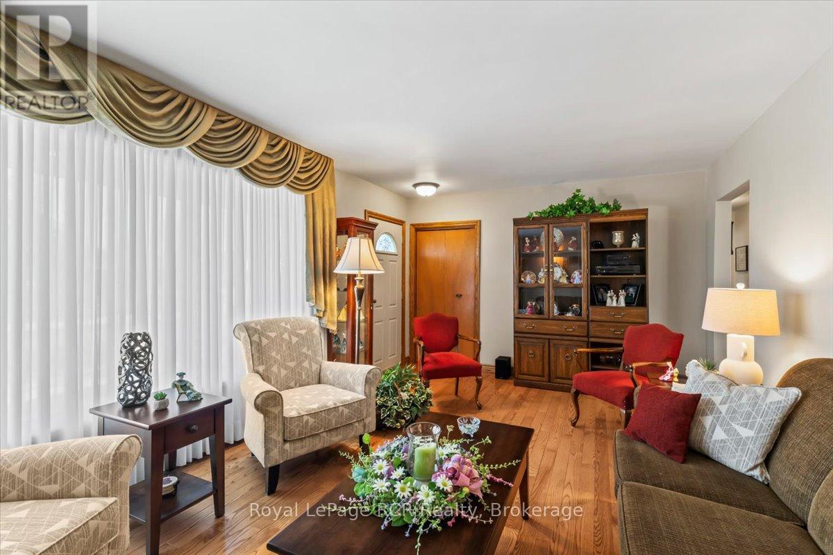 576 17th Avenue, Hanover, Ontario  N4N 3A9 - Photo 8 - X13038696