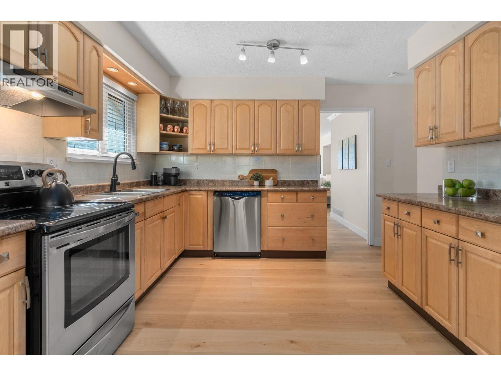 3300 Mahon Avenue, North Vancouver, British Columbia  V7N 3T5 - Photo 10 - R3115417