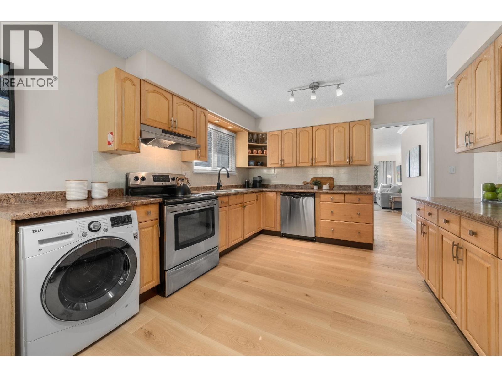 3300 Mahon Avenue, North Vancouver, British Columbia  V7N 3T5 - Photo 9 - R3115417