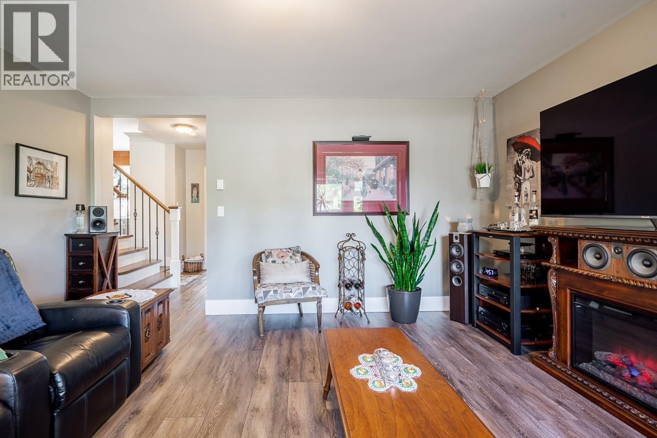 20307 Ditton Street, Maple Ridge, British Columbia  V2X 1B7 - Photo 11 - R3115431