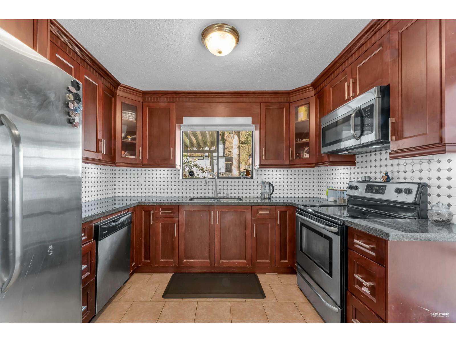 6717 141 Street, Surrey, British Columbia  V3W 6X2 - Photo 11 - R3104198