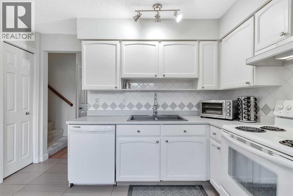 112, 2300 Oakmoor Drive Sw, Calgary, Alberta  T2V 4N7 - Photo 11 - A2301493