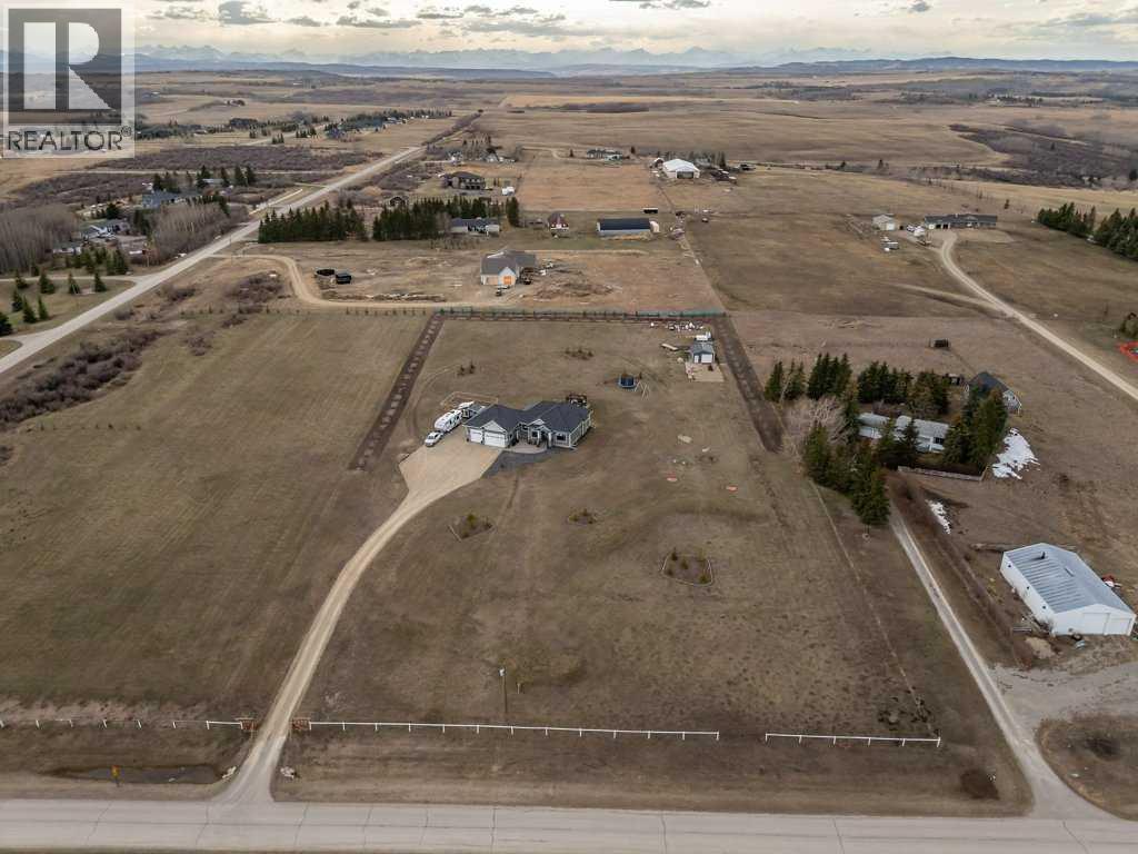 32172 Willow Way, Rural Rocky View County, Alberta  T4C 2Y4 - Photo 2 - A2303549