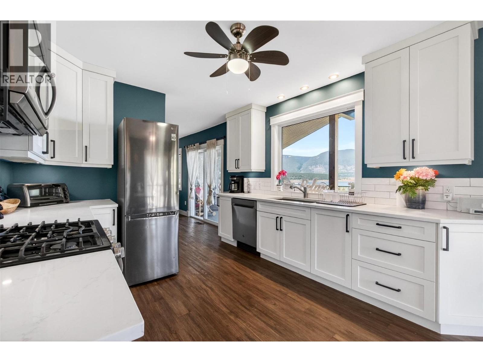 1360 Trans Canada Highway NE, Salmon Arm, British Columbia  V1E 2S6 - Photo 40 - 10383375