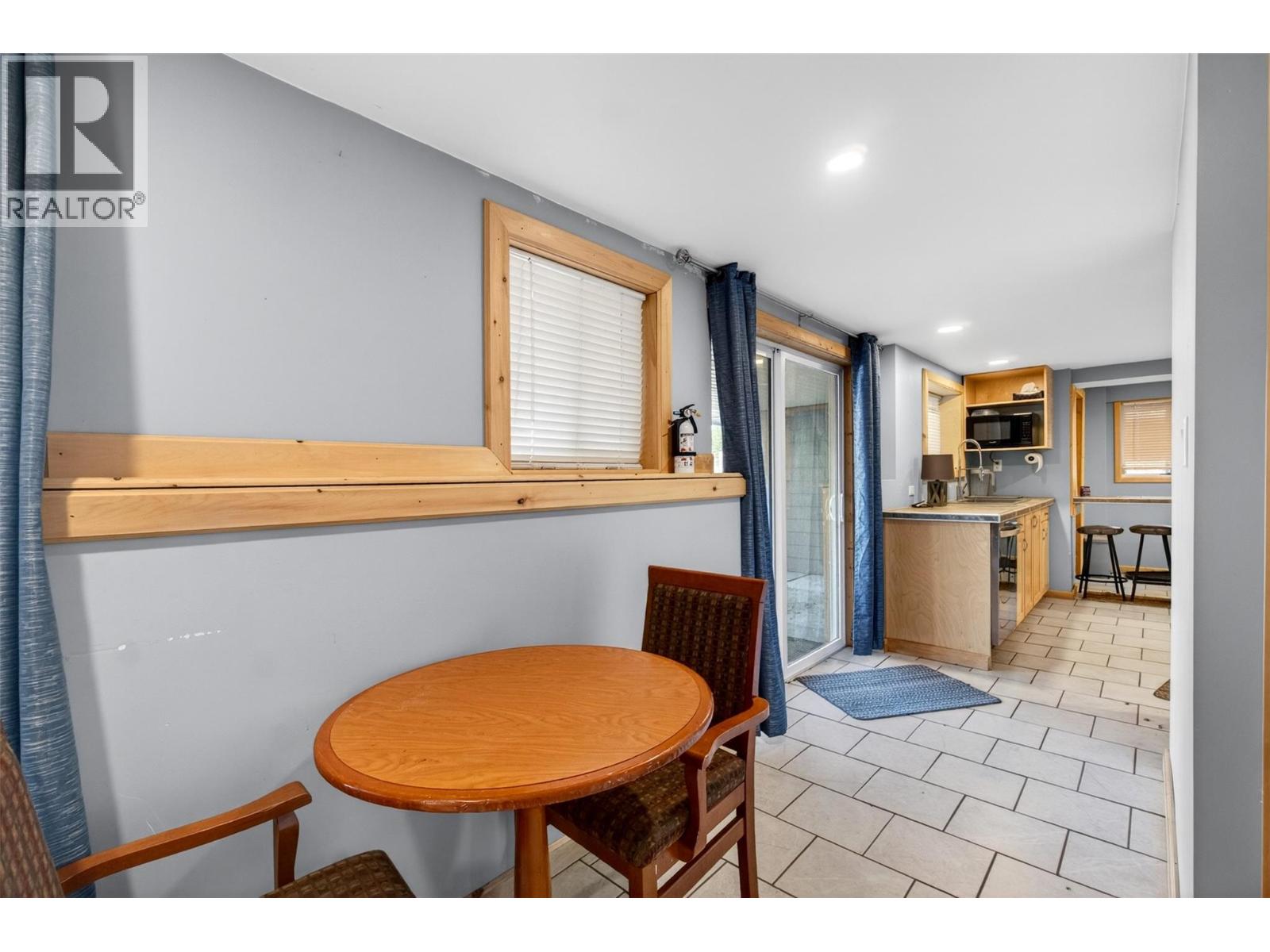 1360 Trans Canada Highway NE, Salmon Arm, British Columbia  V1E 2S6 - Photo 55 - 10383375