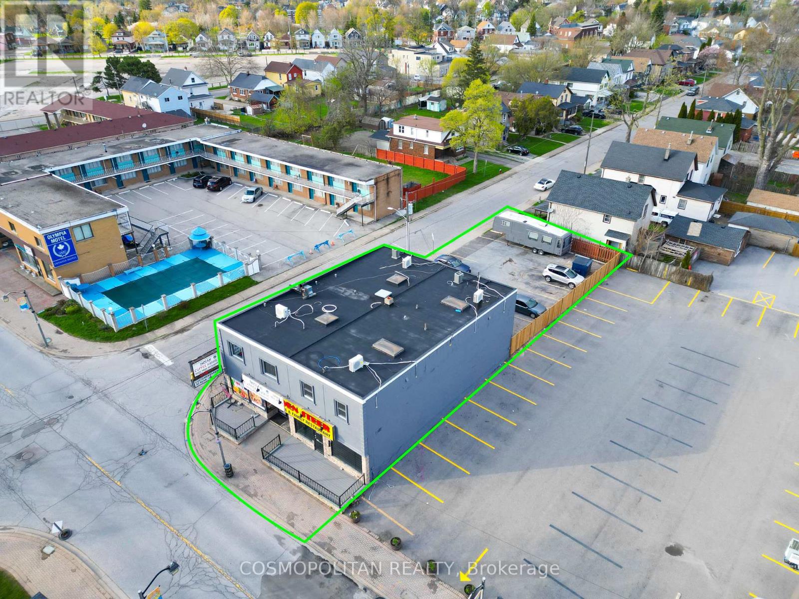 5077 Centre Street, Niagara Falls, Ontario  L2G 3N8 - Photo 2 - X13038762