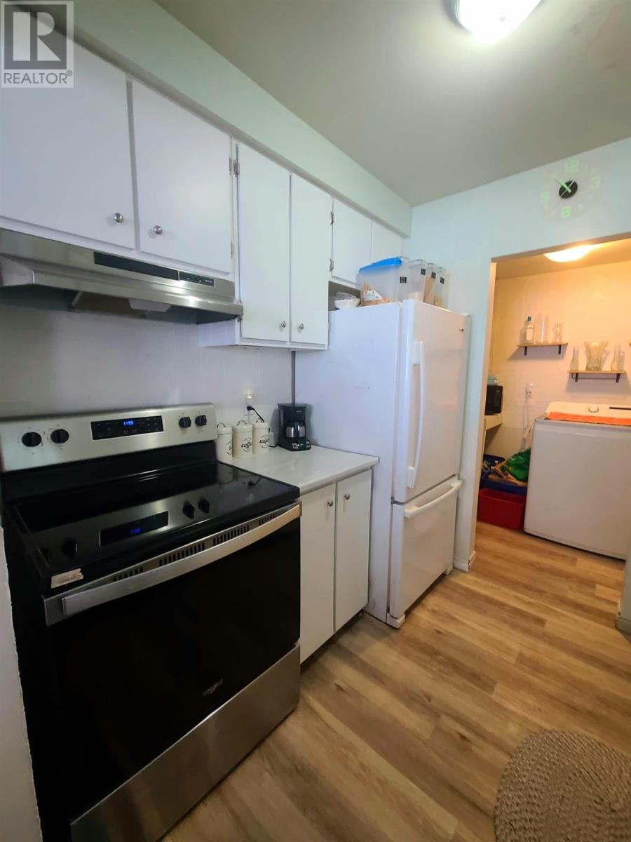 8 Capital Pl, Elliot Lake, Ontario  P5A 1P8 - Photo 3 - SM260288