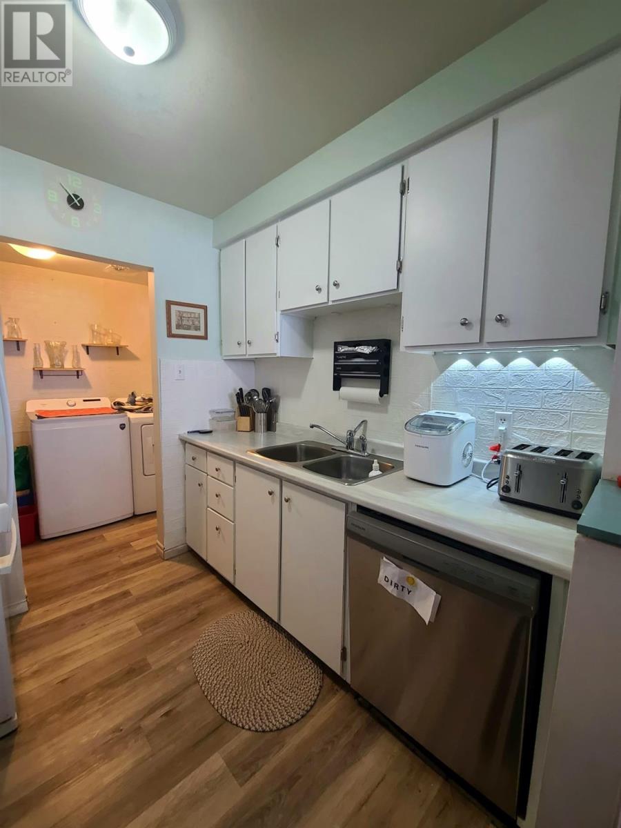 8 Capital Pl, Elliot Lake, Ontario  P5A 1P8 - Photo 2 - SM260288