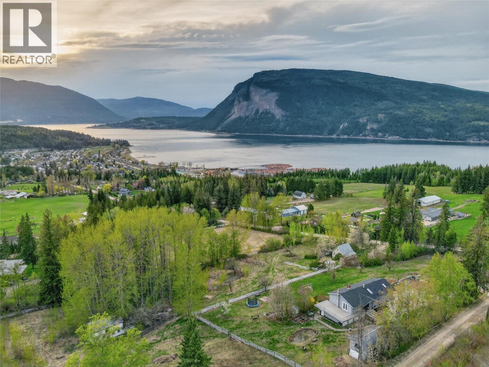 6990 70 Avenue NE, Salmon Arm, British Columbia  V0E 1K0 - Photo 10 - 10384308