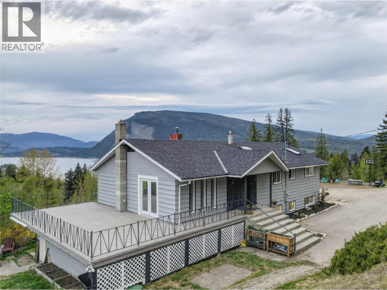 6990 70 Avenue NE, Salmon Arm, British Columbia  V0E 1K0 - Photo 2 - 10384308