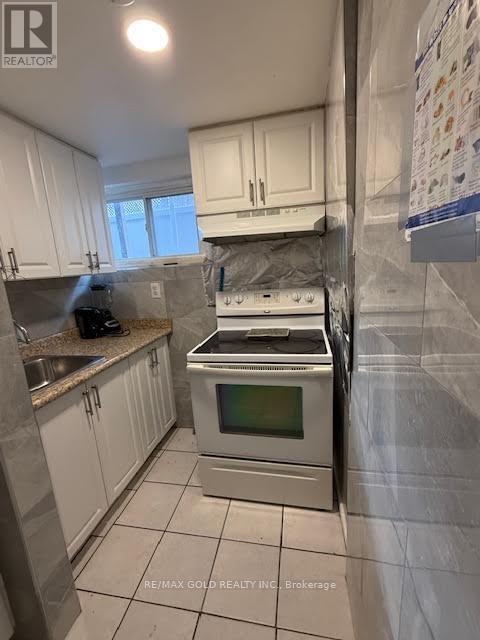 87 Lexington Avenue, Toronto, Ontario  M9V 2G9 - Photo 7 - W12938924