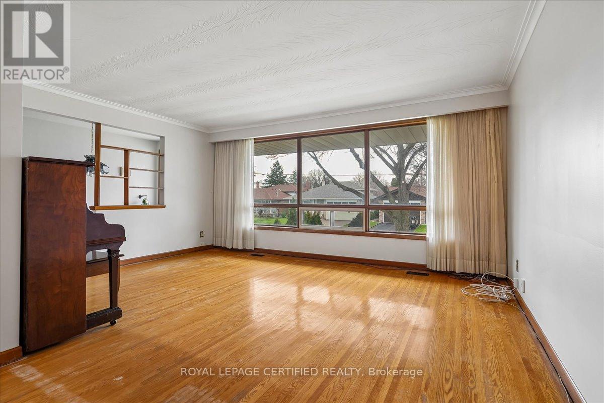 1639 Sunnycove Drive, Mississauga, Ontario  L4X 1B6 - Photo 10 - W13038708