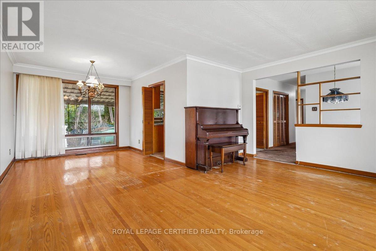 1639 Sunnycove Drive, Mississauga, Ontario  L4X 1B6 - Photo 12 - W13038708