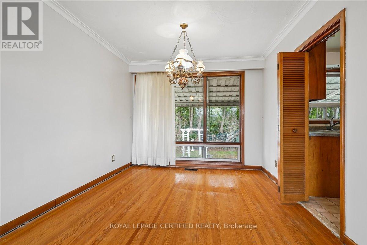 1639 Sunnycove Drive, Mississauga, Ontario  L4X 1B6 - Photo 14 - W13038708