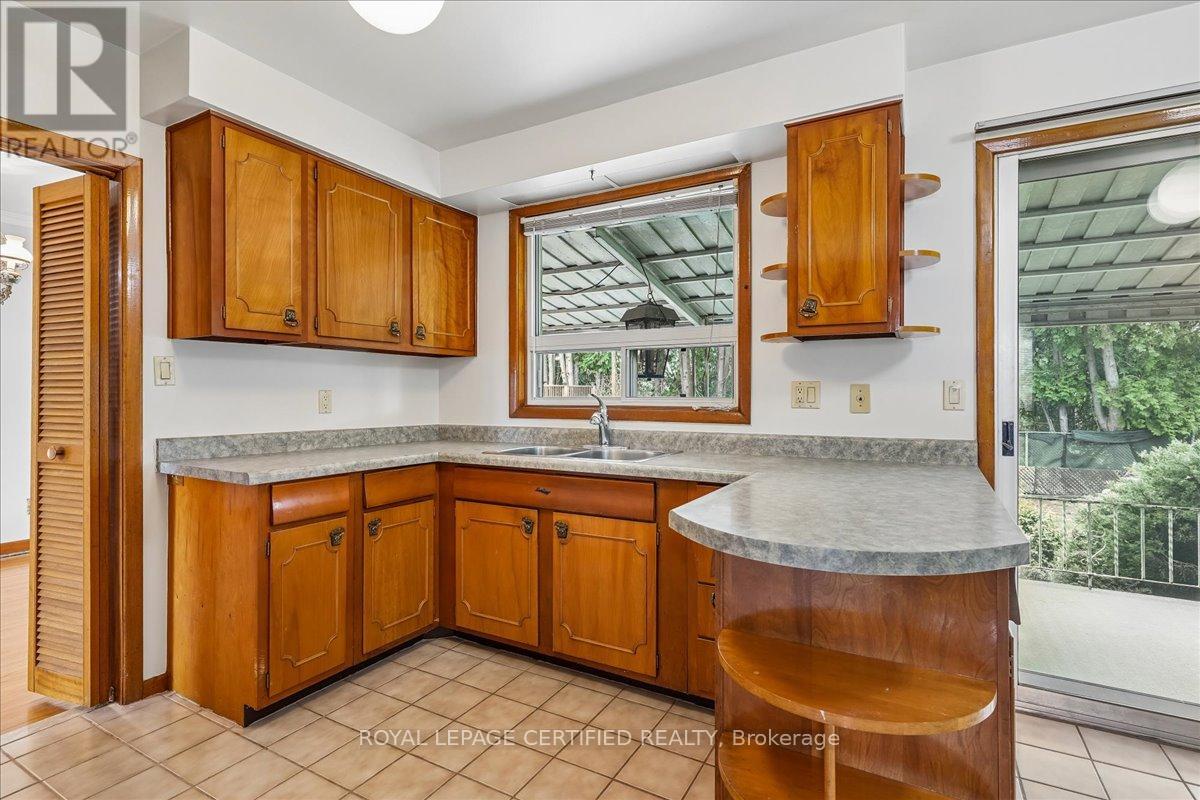 1639 Sunnycove Drive, Mississauga, Ontario  L4X 1B6 - Photo 15 - W13038708