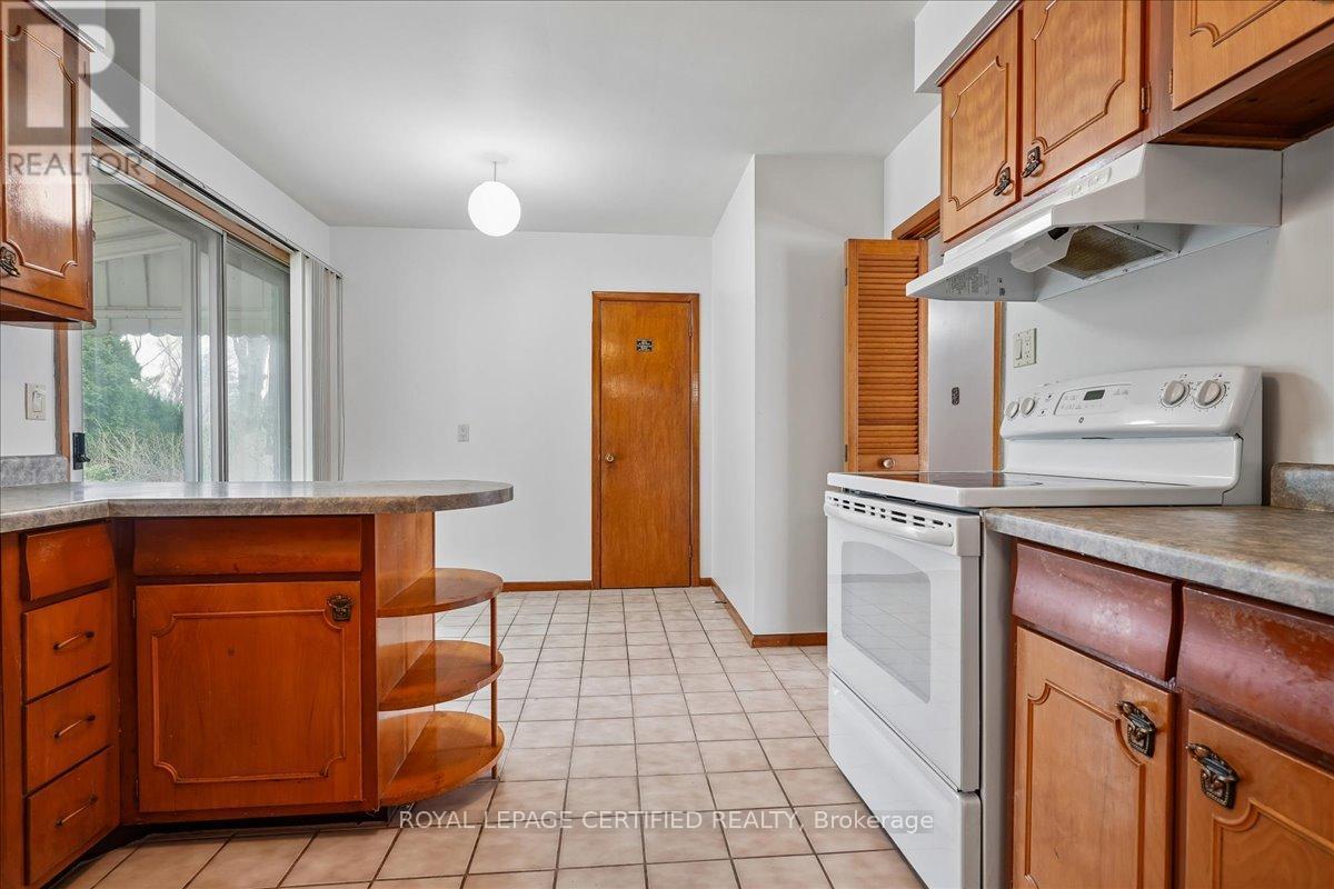 1639 Sunnycove Drive, Mississauga, Ontario  L4X 1B6 - Photo 17 - W13038708