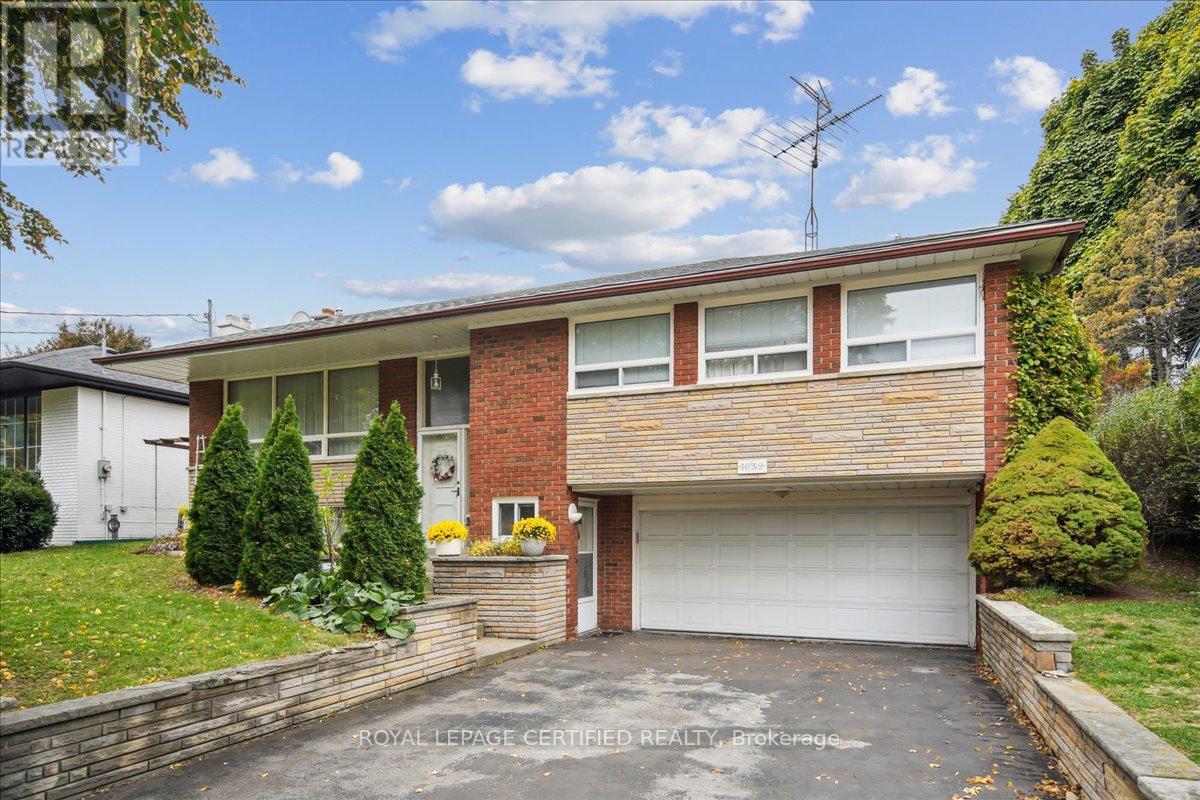 1639 Sunnycove Drive, Mississauga, Ontario  L4X 1B6 - Photo 2 - W13038708