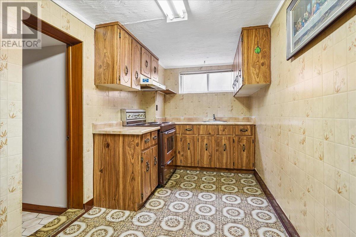 1639 Sunnycove Drive, Mississauga, Ontario  L4X 1B6 - Photo 32 - W13038708