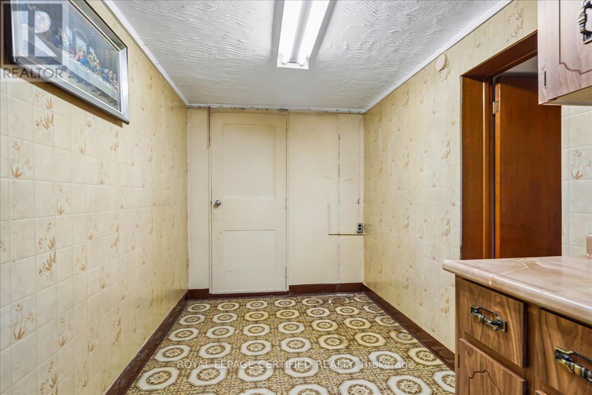 1639 Sunnycove Drive, Mississauga, Ontario  L4X 1B6 - Photo 33 - W13038708