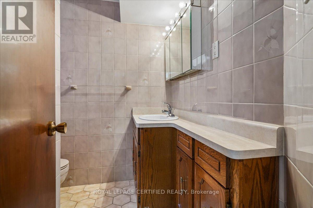 1639 Sunnycove Drive, Mississauga, Ontario  L4X 1B6 - Photo 36 - W13038708