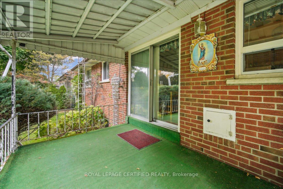 1639 Sunnycove Drive, Mississauga, Ontario  L4X 1B6 - Photo 39 - W13038708